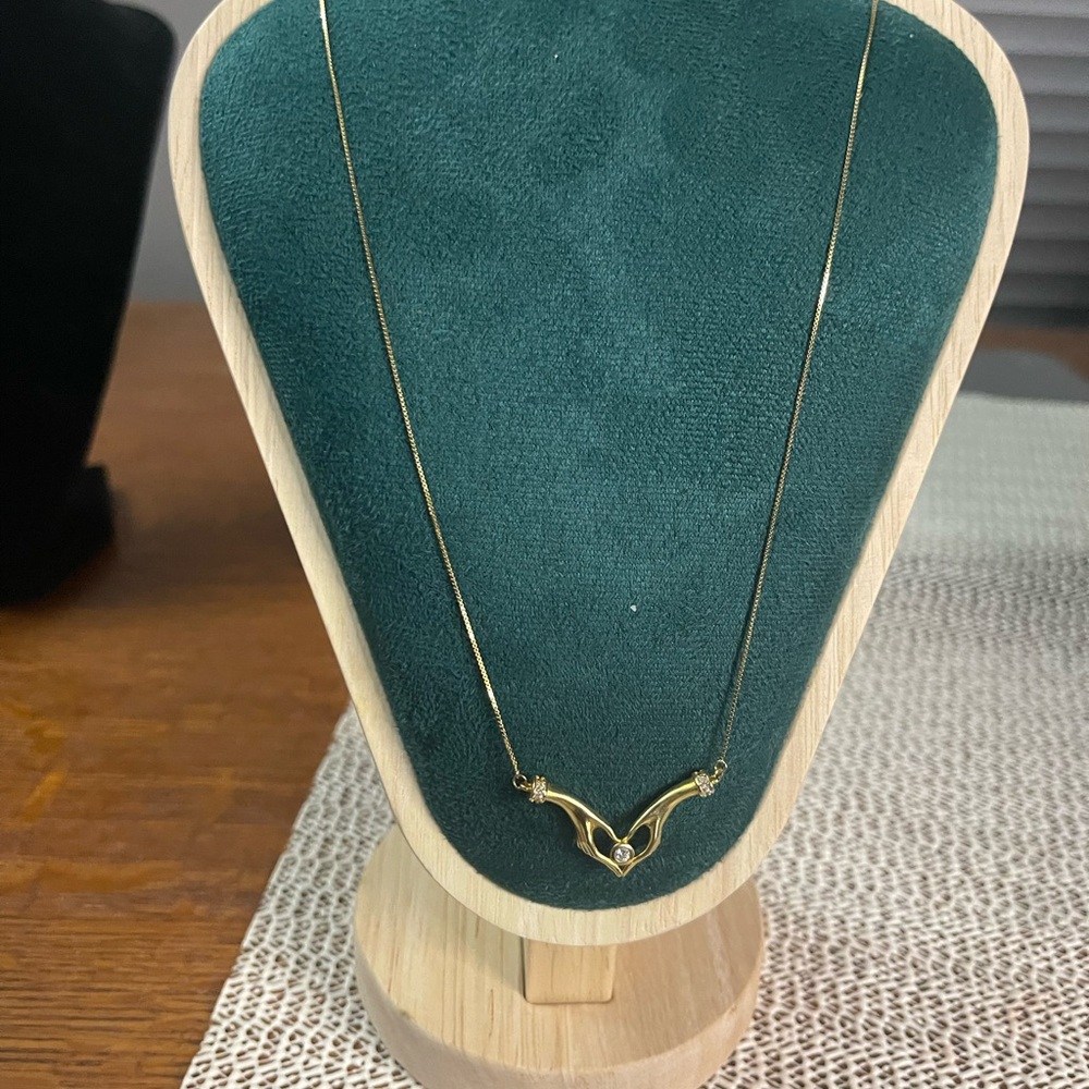 New 925 stamped hands holding crystal Necklace 18”, unique